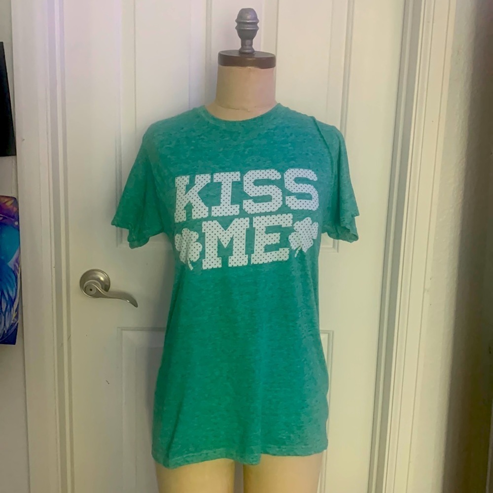 “KISS me”T-shirt for Saint Paddy’s Day